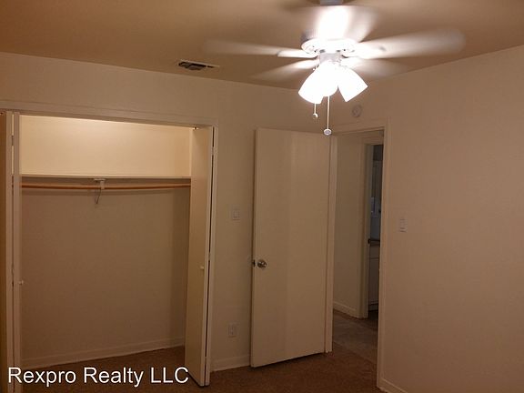 3rd image of 5003 Cottonwood Cir APT B