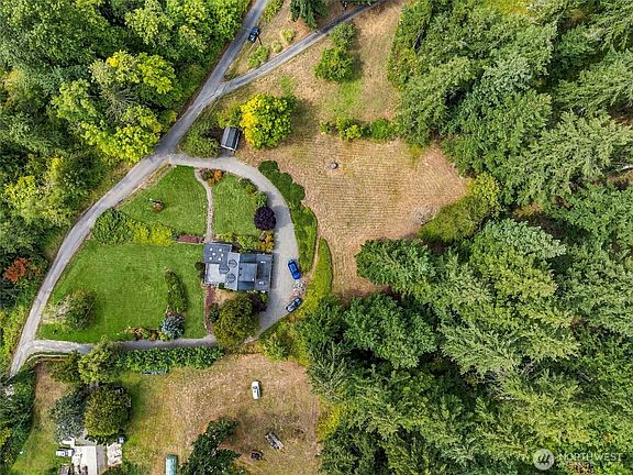 3rd image of 2617 Cottage Road E