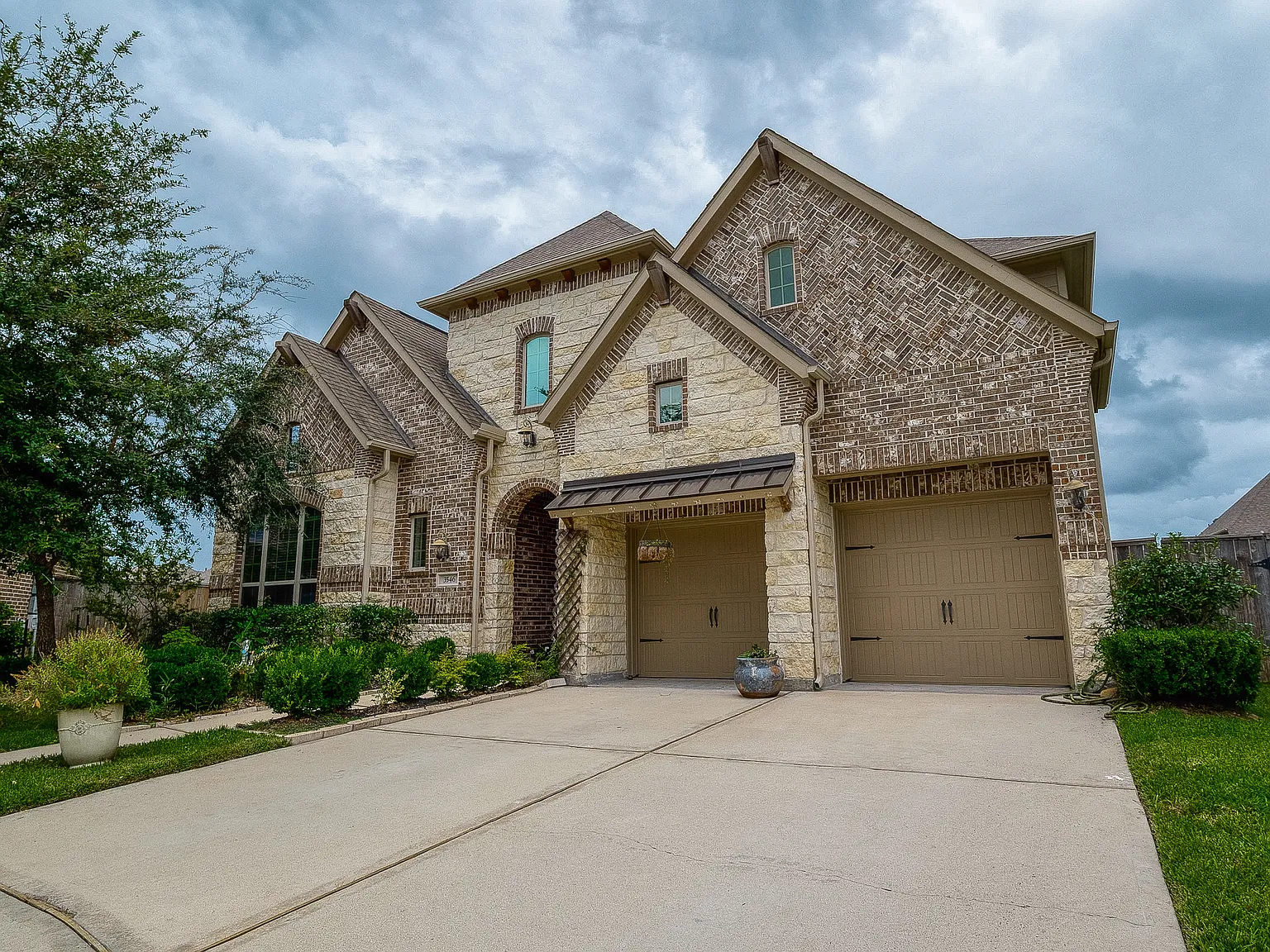 4 bed, 3.5 bath, 3256 sqft, $3,495 — Photo 2