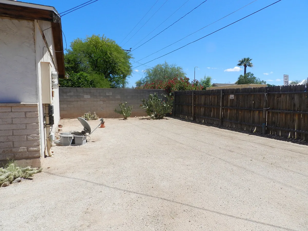 Unit Photo - 2512 E Eastland St #2512