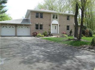 9 Mulberry Ln, Edison, NJ 08820