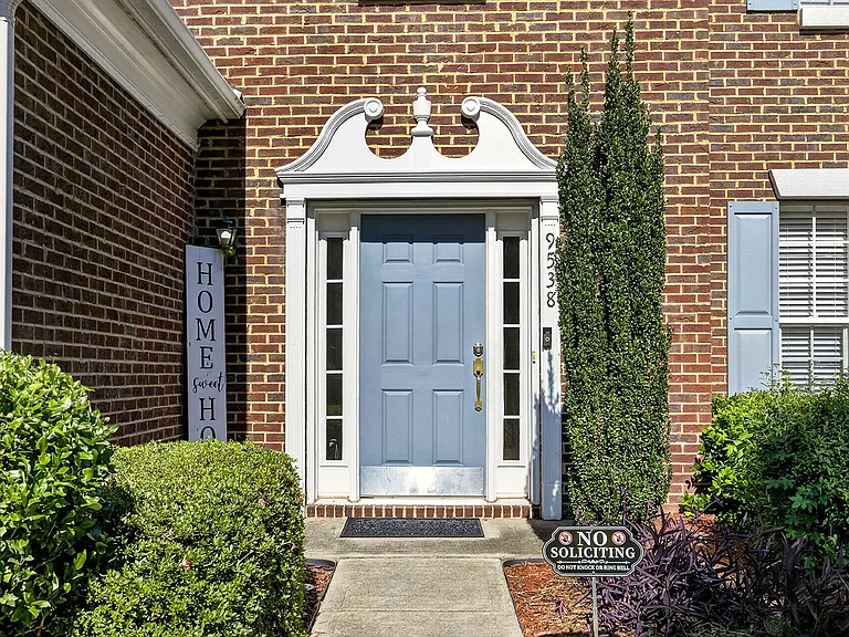 9538 Oswald Ln — Photo 3