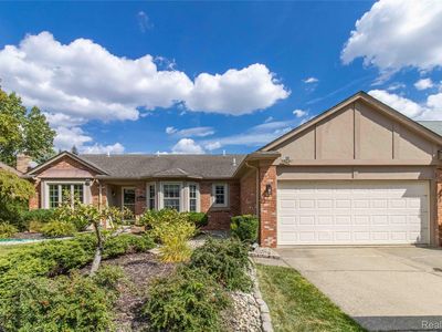 40216 Denbigh Dr, Sterling Heights, MI, 48310
