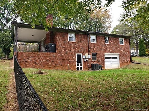 3rd image of 126 Fieldstone Farm Dr