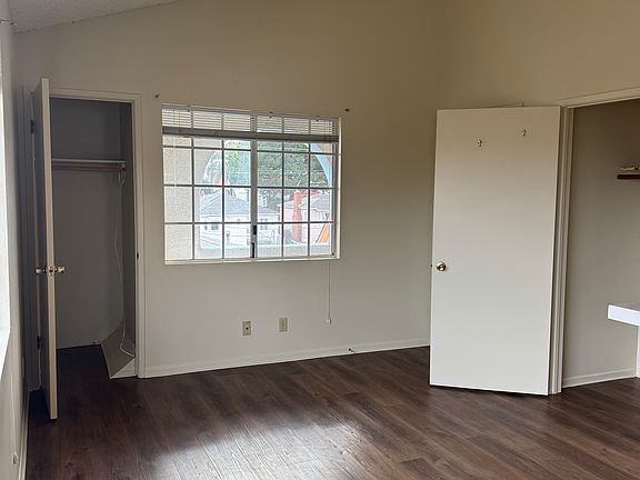 4th image of 1048 W 18th St APT B