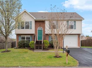 815 New Village Dr NW, Christiansburg, VA 24073