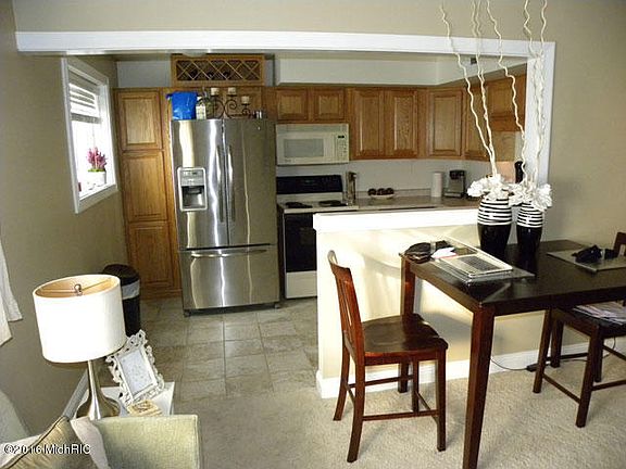 3rd image of 3608 Lakeshore Dr APT B3