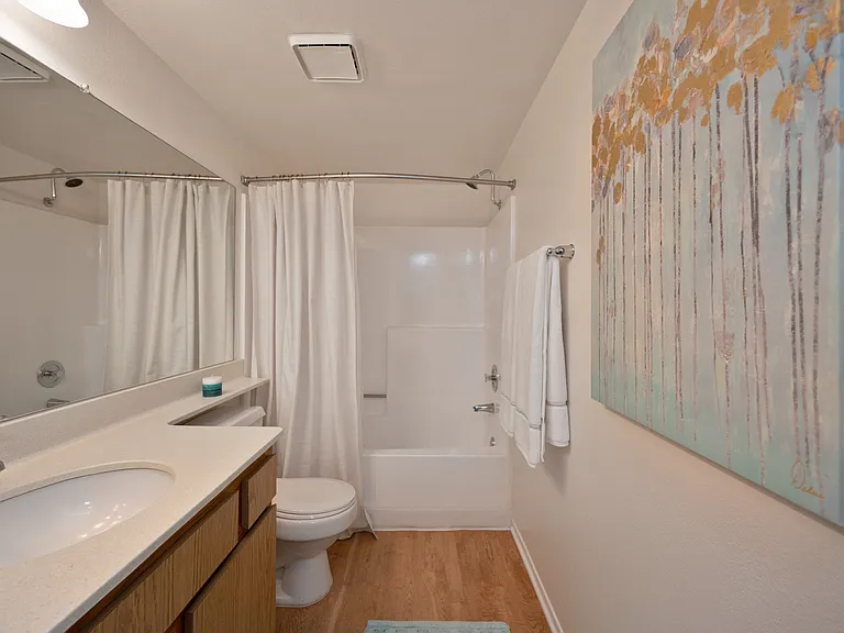 West Park Villas Apartments — Photo 22
