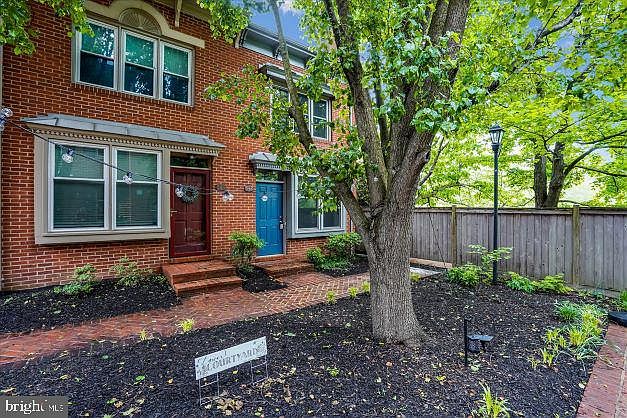 1st image of 542 Colecroft Ct
