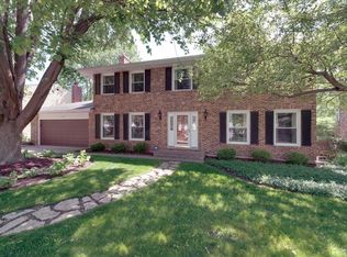 1925 Somerset Ln, Wheaton, IL 60189