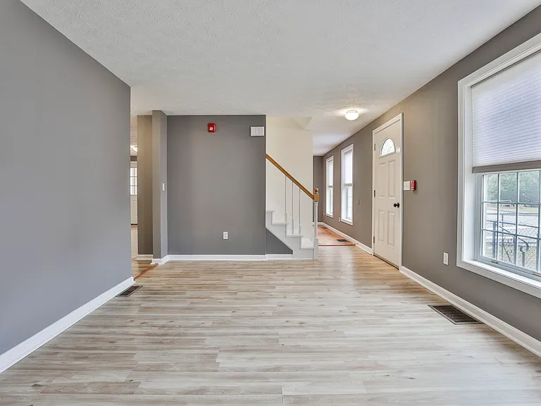 54 Vandora Dr — Photo 7