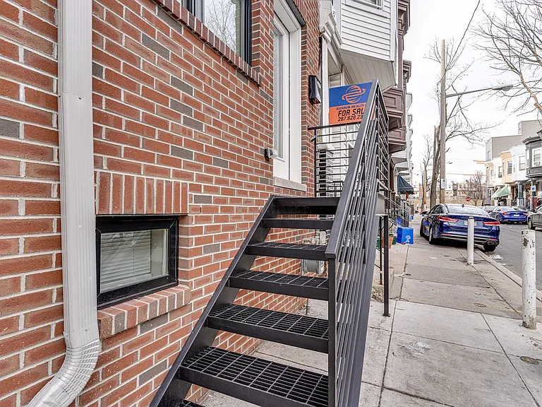 1436 N Corlies St — Photo 42