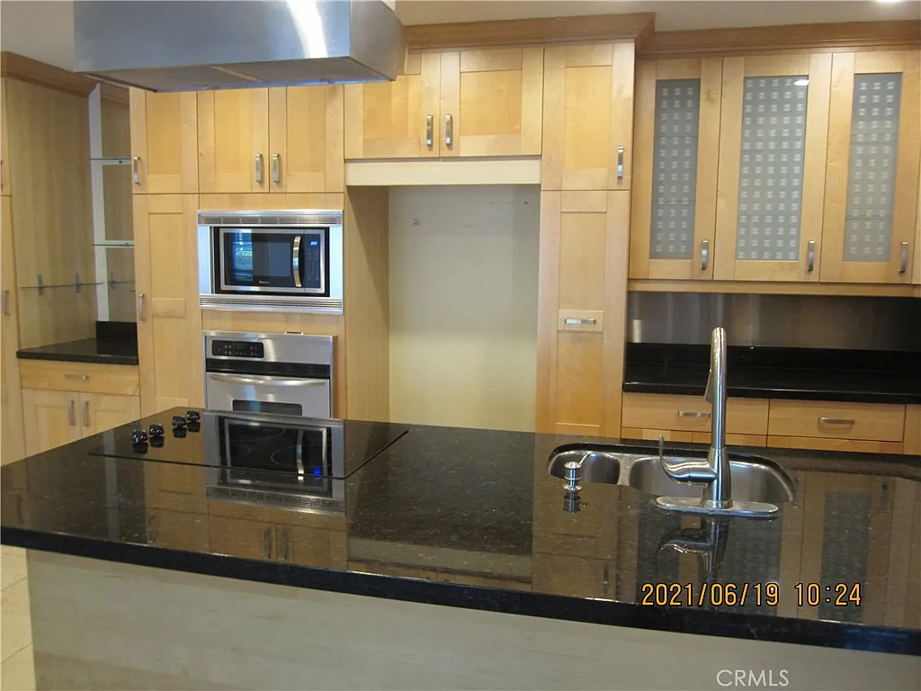 2 bed, 878 sqft, $2,650 — Photo 1