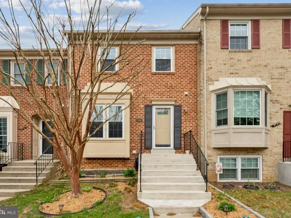 9769 Lakepointe Dr, Burke, VA 22015