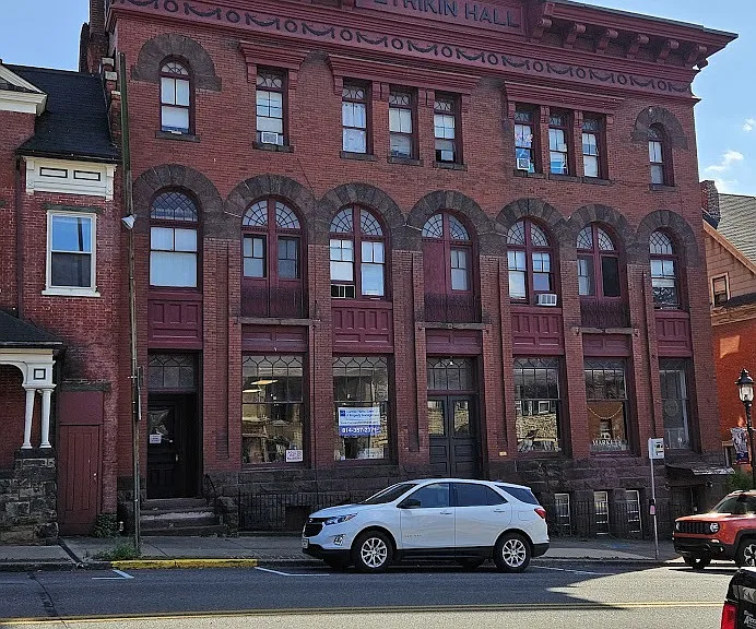 134-136 W High St — Photo 1