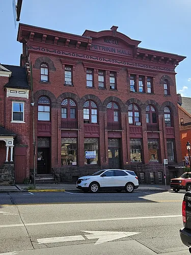 134-136 W High St Photo 1