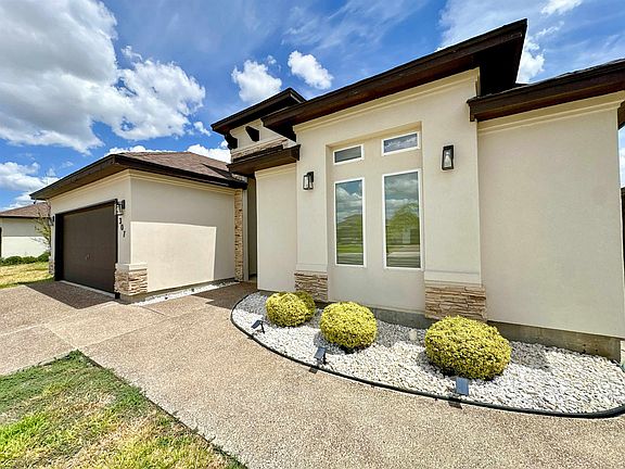 3rd image of 307 John Irving Dr