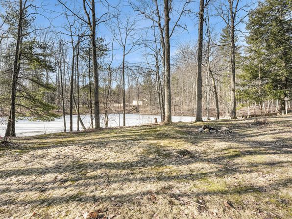 21245 Forest Lake Dr, Big Rapids, MI 49307