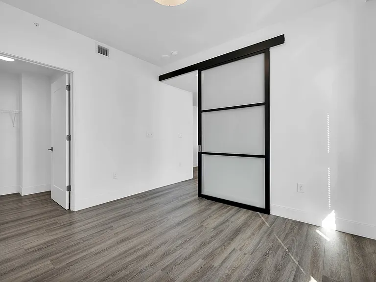The Residences at Barnett — Photo 73