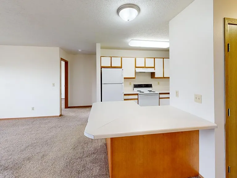 Dakota E & W Apartments — Photo 80