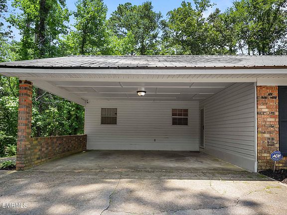 4th image of 3011 Oak Dr