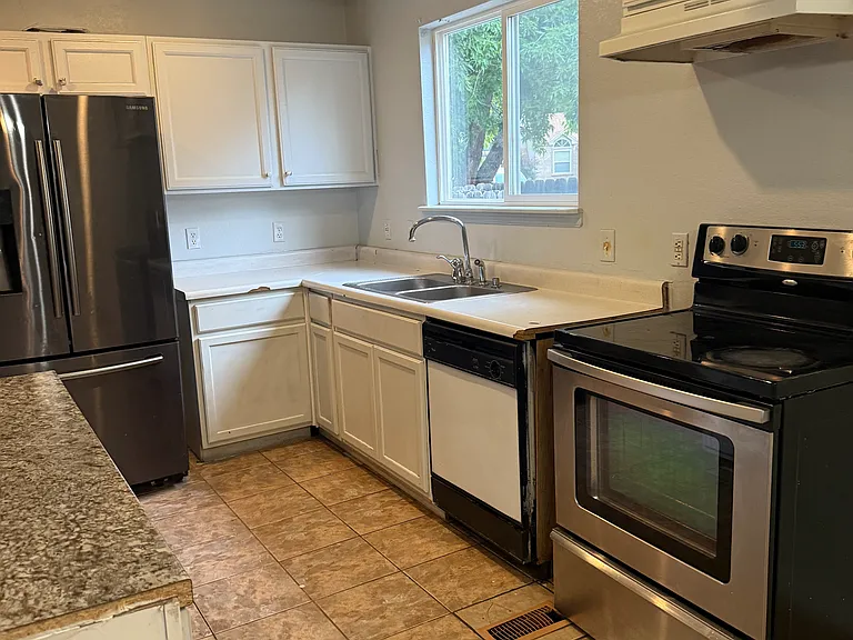 17697 E Brunswick Pl — Photo 9