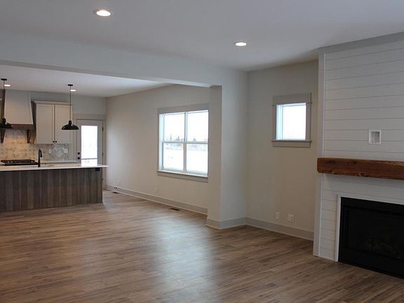 2nd image of 10463 Cottage Way Dr