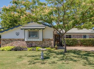 952 Dee Ln, Bedford, TX 76022