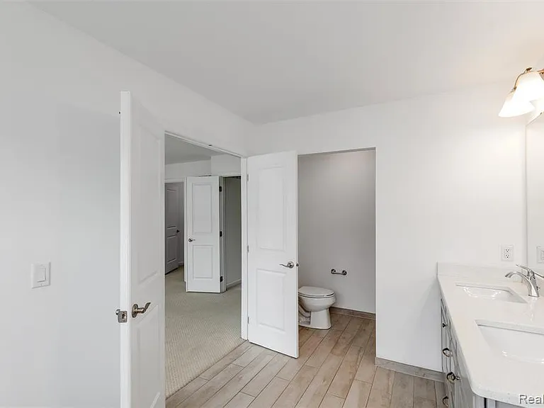 2769 Ashcombe Dr — Photo 36