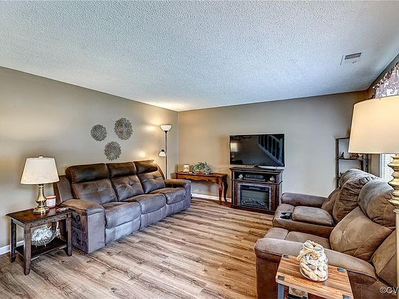 4th image of 9453 Tracey Lynne Cir