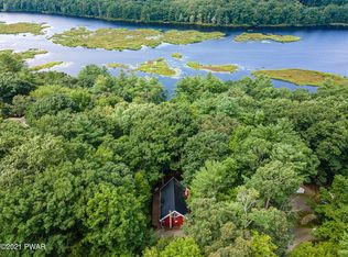 159 Water View Dr, Hawley, PA 18428