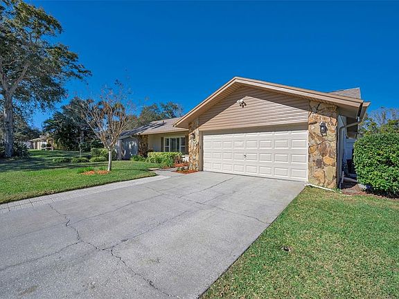 5th image of 2949 Glenpark Rd