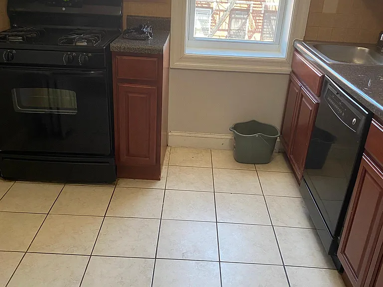 401 53rd St #22 — Photo 2