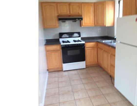 2nd image of 5390 Oxford Ave