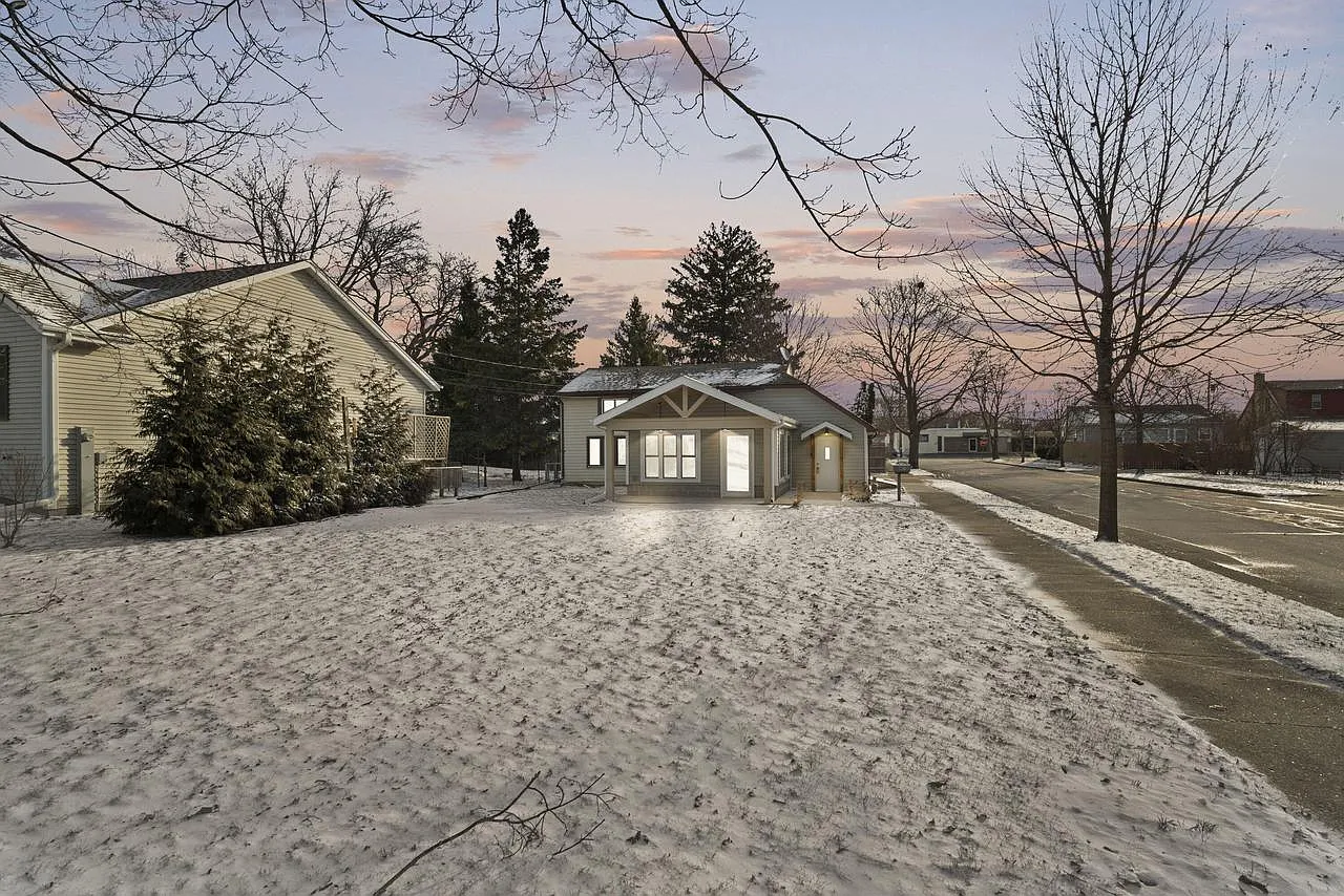 801 Westowne AVENUE photo 1