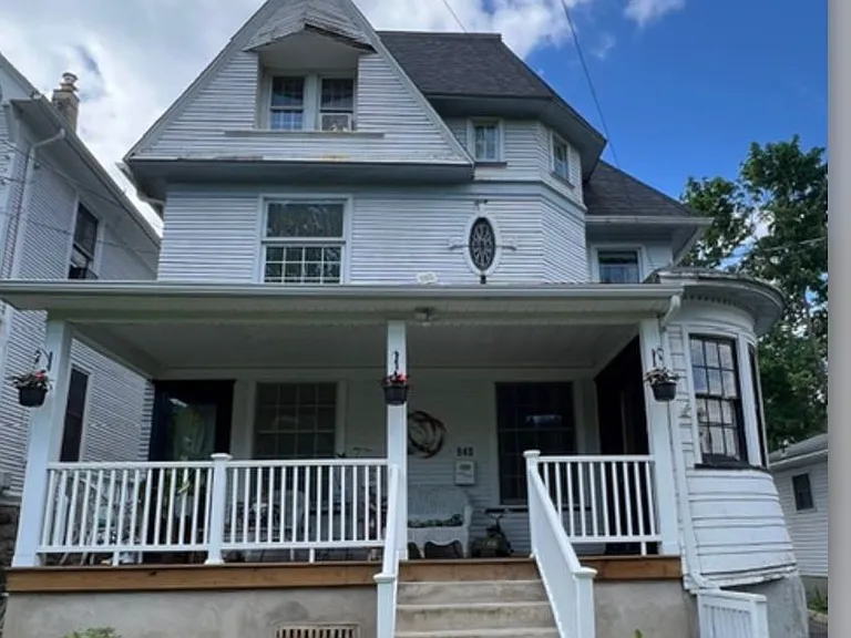 940 Woodlawn St — Photo 33