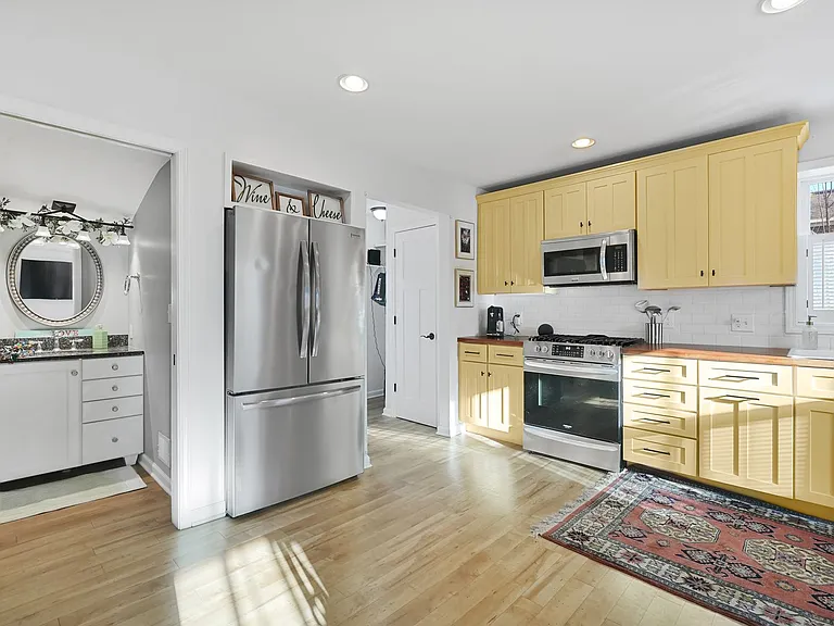 814 Locust St — Photo 7