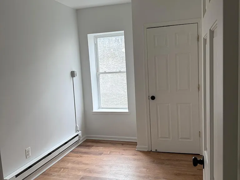 439 W Bringhurst St #C — Photo 14