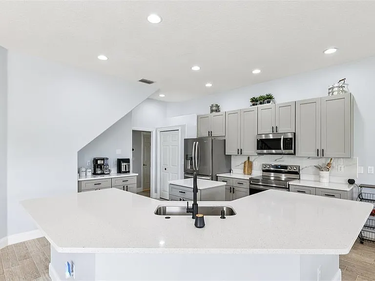 13049 Thoroughbred Dr — Photo 13