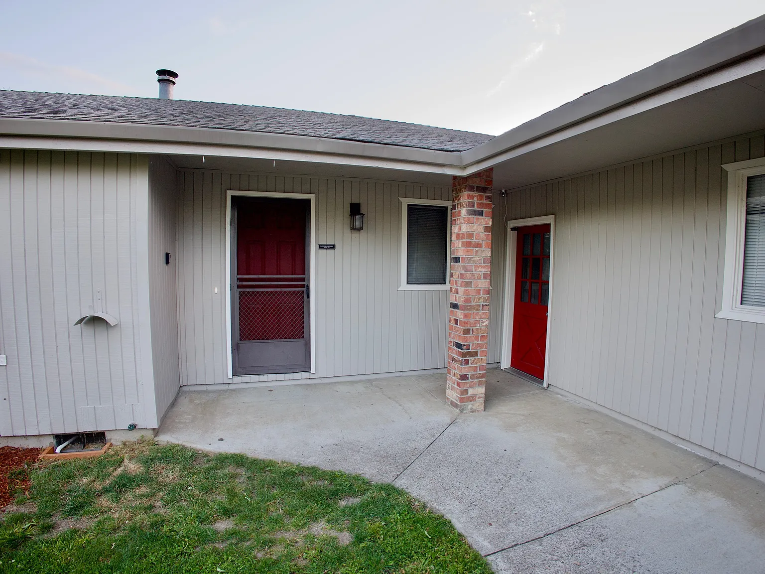 1936 Hutchins Cir — Photo 3