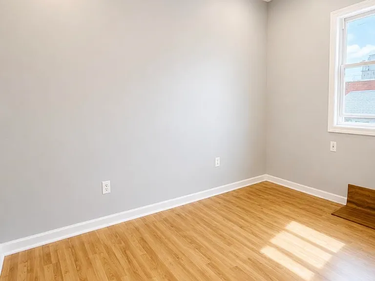 580 Summit Ave #2 — Photo 4