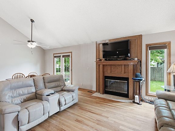 4th image of 411 N Judith Cir