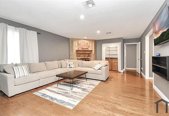 4th image of 1130 Western Springs Dr