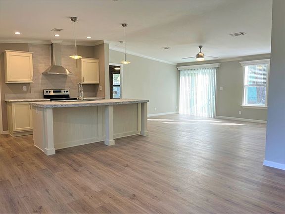 4th image of 1077 Cloverleaf Cir #1077