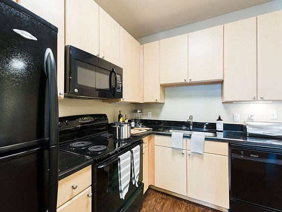 2nd image of 1600 Fillmore St #2406