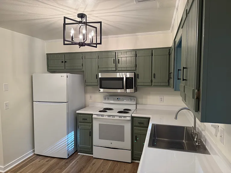 144 Winding Way — Photo 2