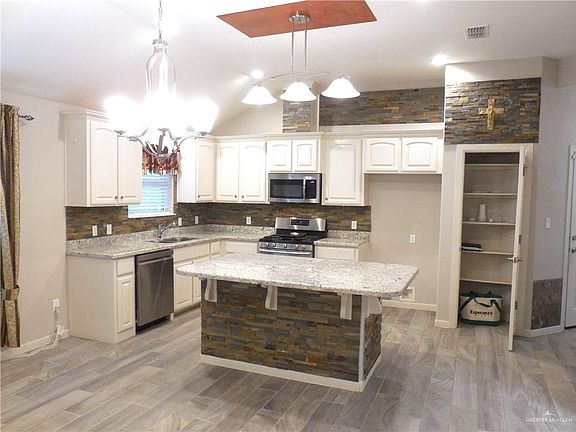 5th image of 502 S Castillos Y Diamantes St