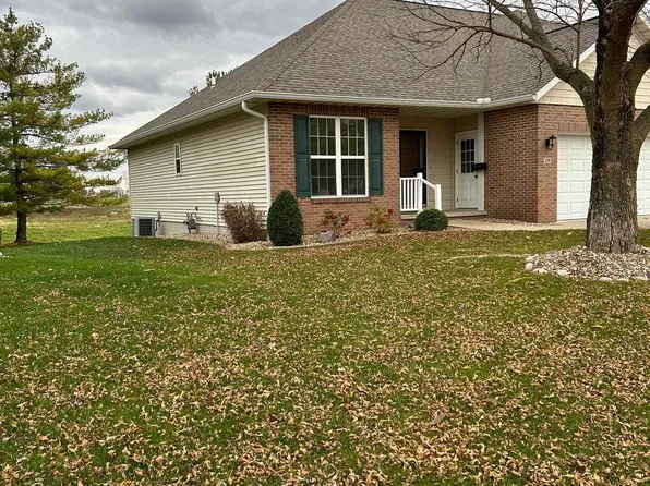 18 Meadowbrook Ln, Morton, IL 61550