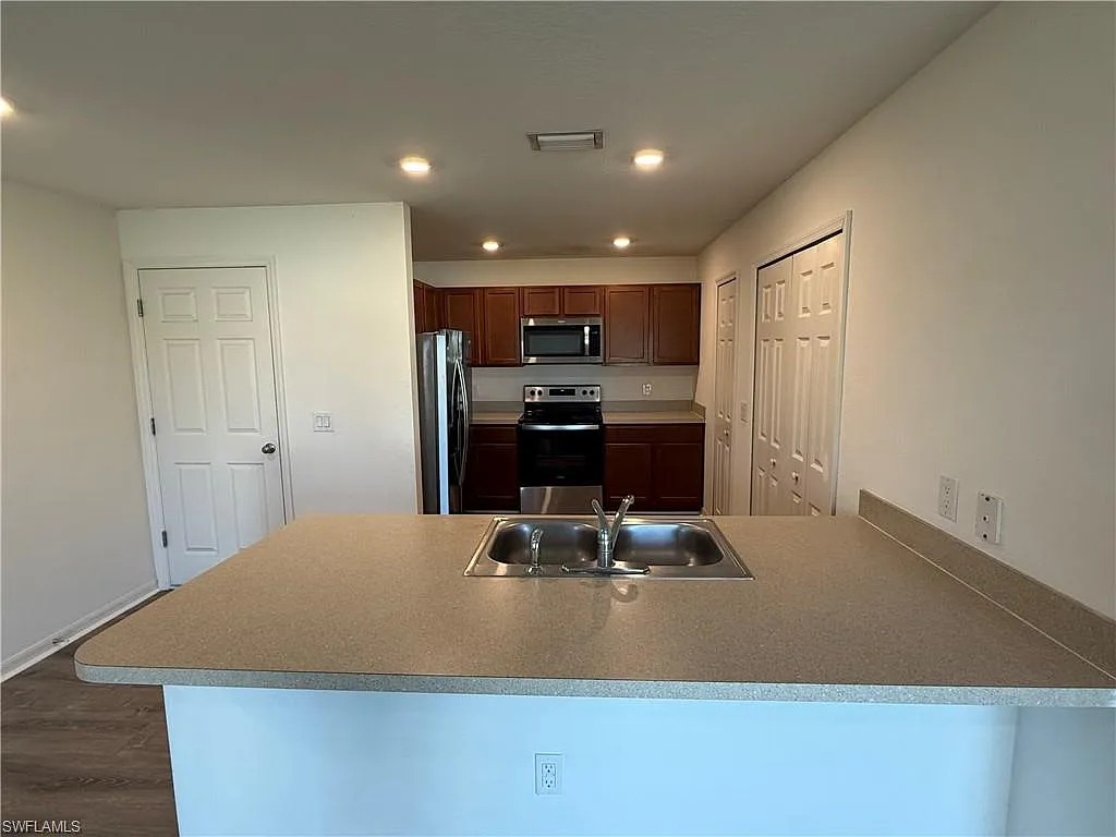 Cape Coral — Photo 4