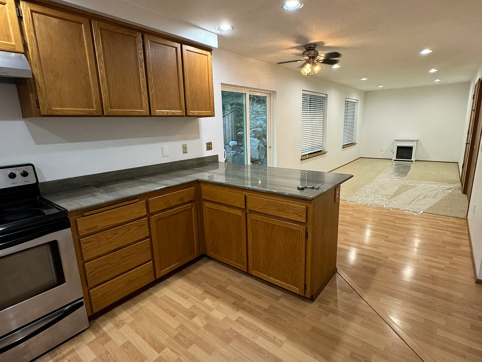 3 bed, 2.5 bath, 1820 sqft, $3,150 — Photo 3
